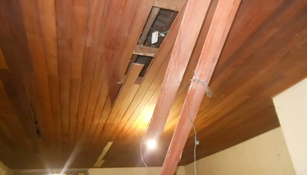 Onze presos fazem buraco em cela e são flagrados em tentativa de fuga