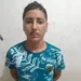 Suspeito de vender droga em quadra pula de morro ao tentar fugir da polícia e fratura a perna
