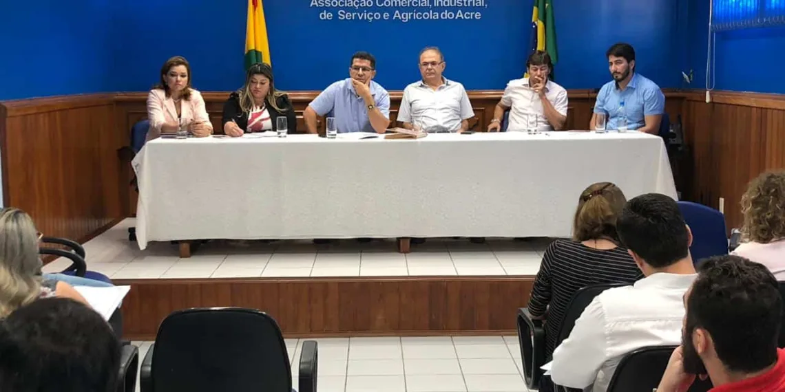 Acisa reúne diretores executivos para receber secretária da Fazenda e equipe