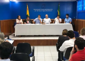 Acisa reúne diretores executivos para receber secretária da Fazenda e equipe