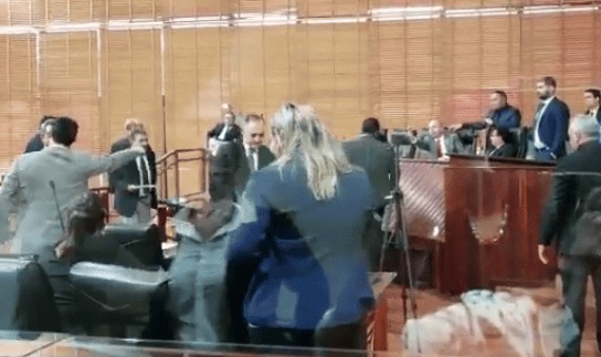 Deputados estaduais se estranham durante debate acerca do Decreto sobre tomada de preços em licitações 2 Deputados estaduais se estranham durante debate acerca do Decreto sobre tomada de preços em licitações
