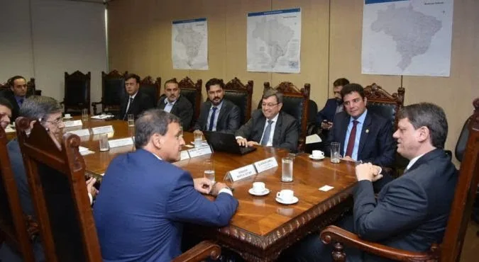 BR-364, ponte sobre o Madeira e voo para o Peru são pautas prioritárias de Gladson em Brasília