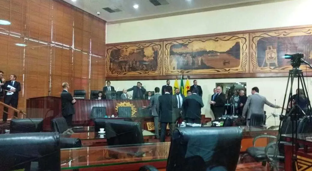 Deputados estaduais se estranham durante debate acerca do Decreto sobre tomada de preços em licitações