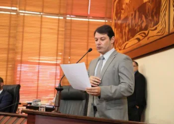 Roberto Duarte quer o fim da cobrança da taxa de religação de serviços de luz e água