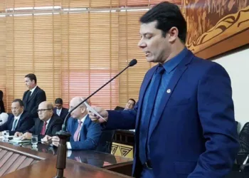Roberto Duarte pede que governo recupere casa flutuante de apoio a ribeirinhos