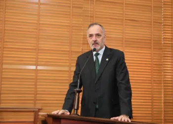 Deputado Luís Tchê questiona Resolução que estabelece multas a pedestres e ciclistas