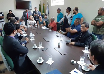 “Estamos vendendo apenas 10%”, diz produtor a vereadores sobre a comercialização do açaí