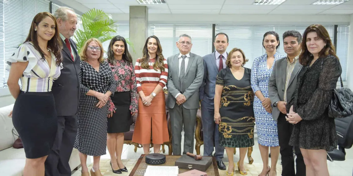Mulheres com medida protetiva poderão acionar “Botão da Vida” no celular