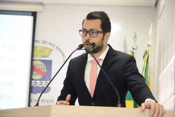 Jarude critica atraso do início das aulas