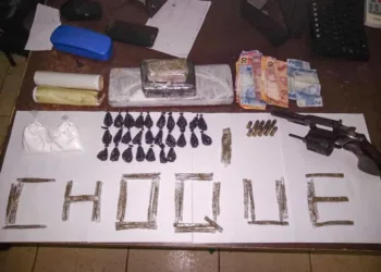 Bope apreende arma de fogo e quase 2 kg de drogas na Capital