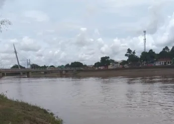 Rio Acre sai da cota de alerta em Rio Branco, mas pode voltar a subir, diz Defesa Civil