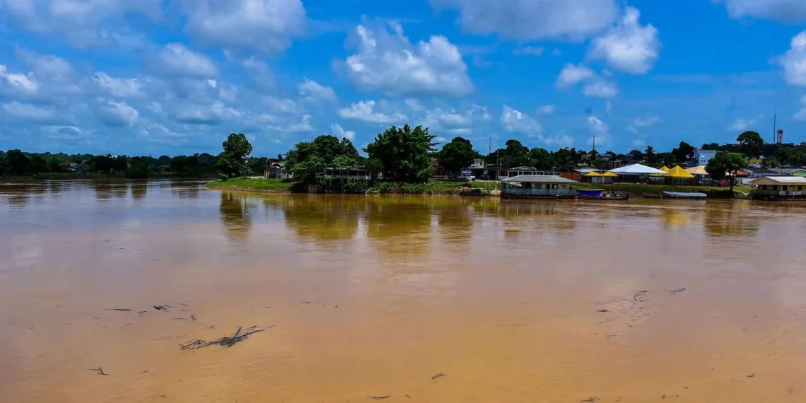 Rio Acre sobe durante o final de semana e ultrapassa os 13 metros em Rio Branco