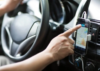 Uber é condenada a indenizar cliente por cobrar serviço que consumidor não usufruiu