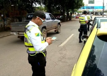 Mais de 1,3 mil condutores são notificados por infração de trânsito