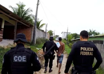 PF cumpre mais de 40 mandados para desarticular facção criminosa em Cruzeiro do Sul