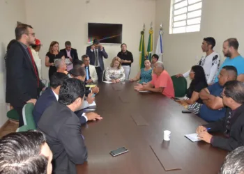 Vereadores de Rio Branco recebem produtores de açaí da Capital