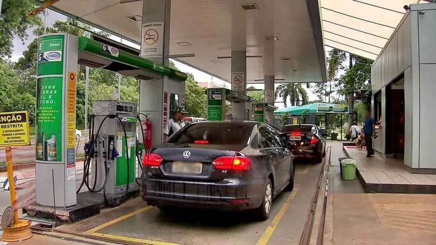 Aumento de 2,5% no preço da gasolina nas refinarias pode chegar às bombas