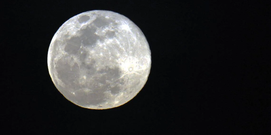 ‘Superlua azul’ ilumina o céu do Acre nesta quarta; fenômeno só ocorrerá de novo em 2031