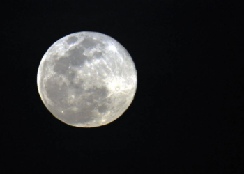 ‘Superlua azul’ ilumina o céu do Acre nesta quarta; fenômeno só ocorrerá de novo em 2031
