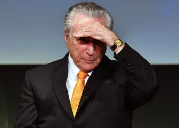 Brazilian President Michel Temer gestures during an Investment Forum in Sao Paulo, Brazil on May 30, 2017. / AFP PHOTO / NELSON ALMEIDA