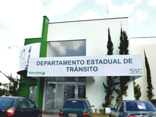 Governo convoca candidatos de concurso temporário do Detran para entrega de documentos
