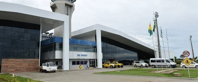 Venda dos aeroportos de Rio Branco e Cruzeiro do Sul pode reduzir taxas para passageiros