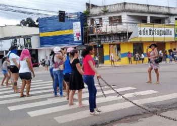 Mulheres de presos protestam contra mudança nos horários de visita; Iapen diz que alteração é necessária