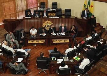 Deputados convocam secretários para saber detalhes do planejamento estratégico de Gladson para o Acre