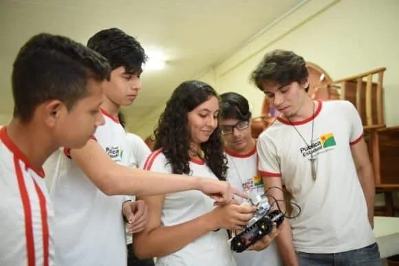 Mais de 100 mil alunos voltam às aulas nesta segunda-feira no Acre