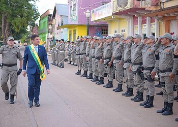 Gladson Cameli entrega veículos e 80 kits de proteção a policiais militares