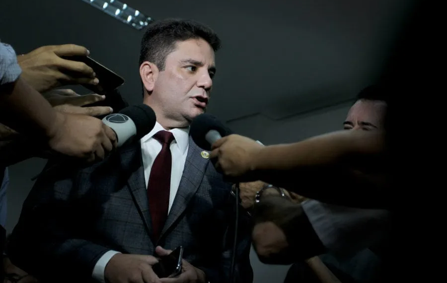 Governador autoriza redução do ICMS sobre combustíveis de aviação