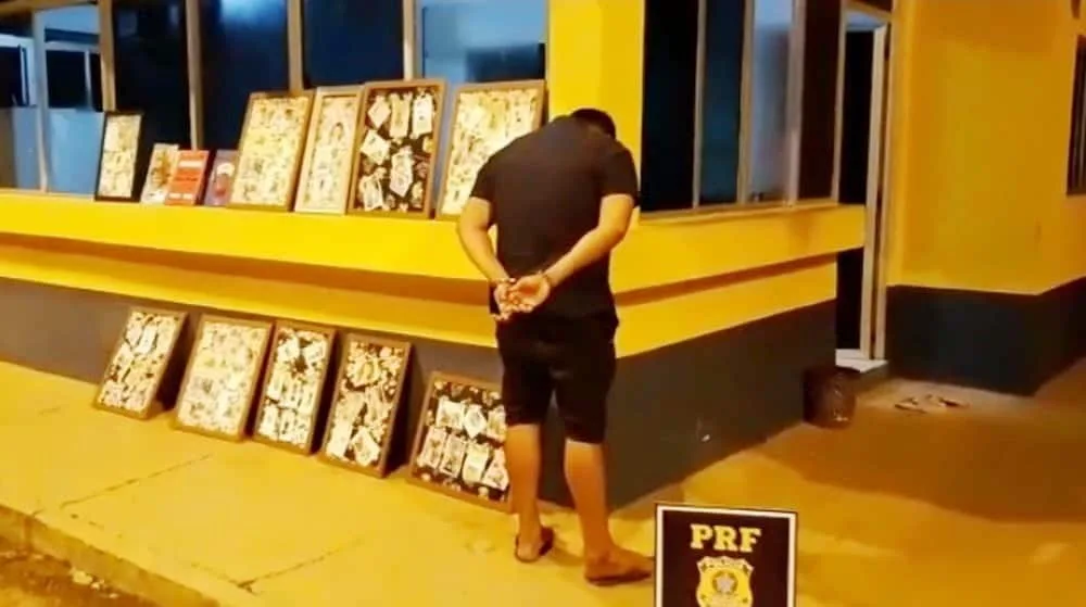 Homem é preso com 16 kg de cloridrato de cocaína em livros e obras de arte