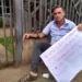 Francisco Cavalcante se acorrentou em frente ao Huerb para pedir que cateterismo do pai seja feito — Foto Alcinete Gadelha G1 AC