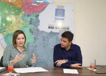 Governo e prefeitura firmam parcerias nas áreas de infraestrutura, saneamento e moradia