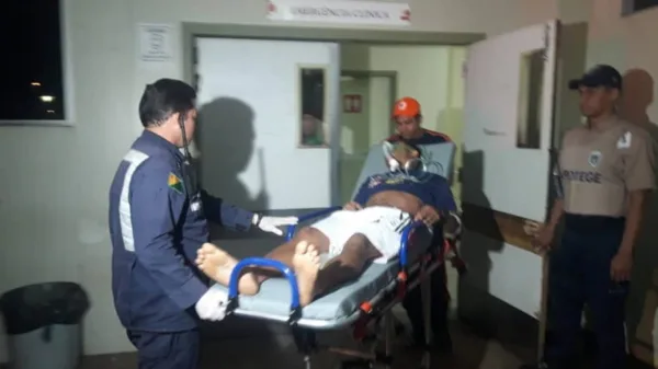 Assaltante é baleado e adolescentes são apreendidos com carro roubado