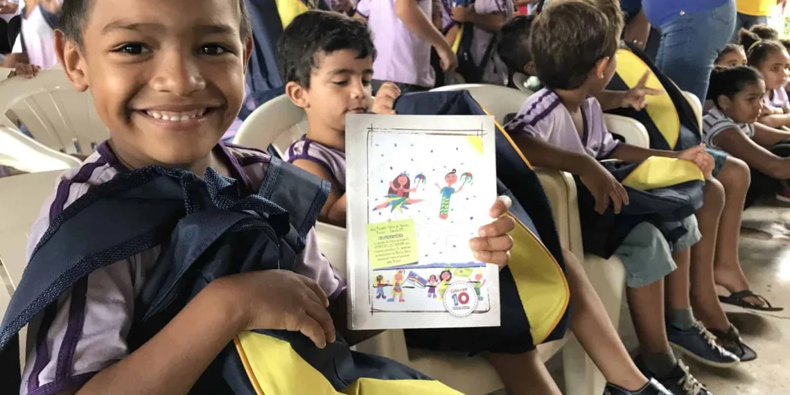 LBV entrega kits pedagógicos para crianças e adolescentes em Rio Branco/AC