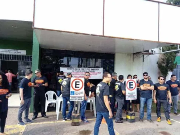 Servidores do Detran protestam por aumento salarial e direção diz ser favorável