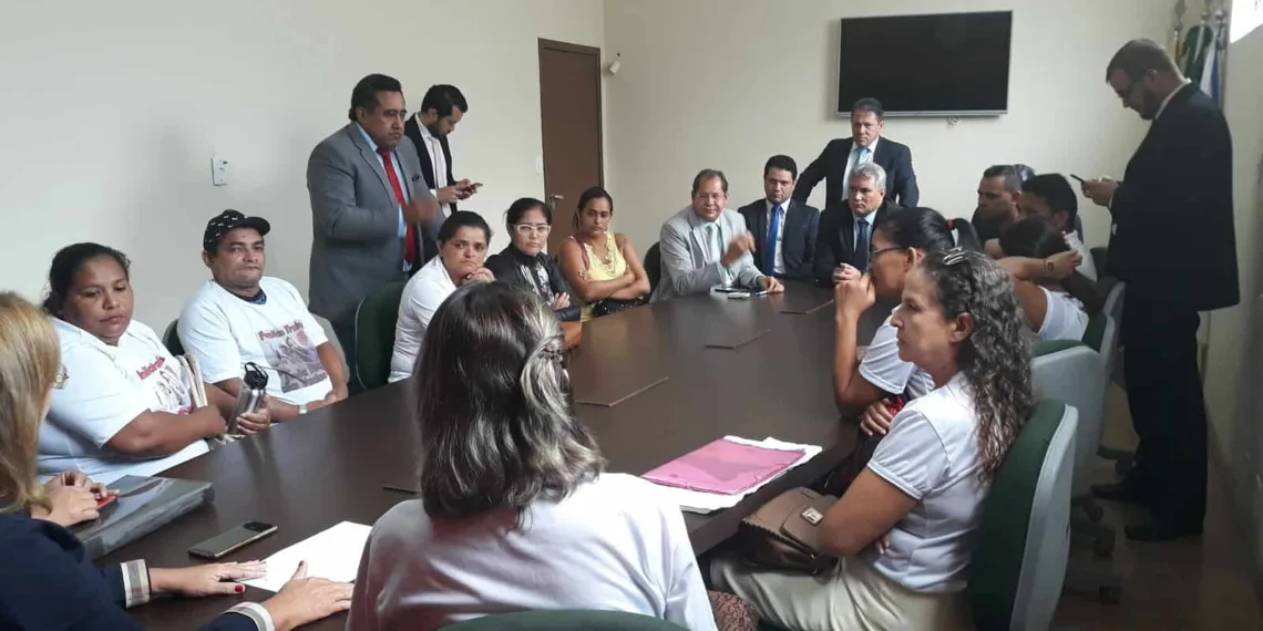 Vereadores recebem mães de jovens que ficaram doentes após vacina HPV