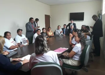 Vereadores recebem mães de jovens que ficaram doentes após vacina HPV
