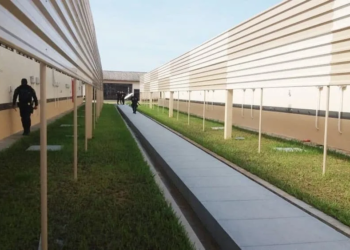 Presos que fugiram da cadeia usaram peça de ventilador para fazer buraco em cela