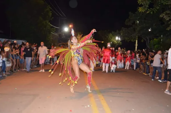 Cinco blocos desfilam na última noite de carnaval em Rio Branco