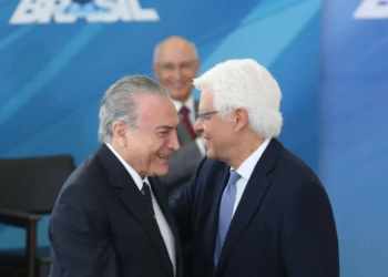 Brasília - Presidente Michel Temer dá posse ao ministro da Secretaria-Geral da Presidência da República, Wellington Moreira Franco, em cerimônia no Palácio do Planalto (Antonio Cruz/Agência Brasil)
