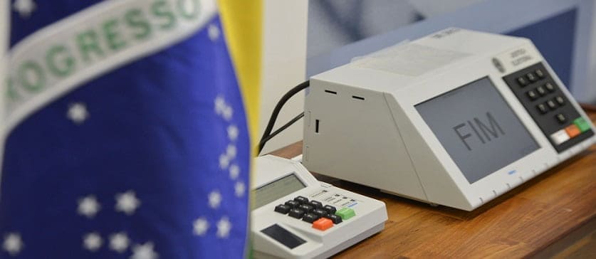 Foto: José Cruz/Agência Brasil
04/09/2014- Brasília- DF, Brasil- O presidente do TSE, Dias Toffoli, conclui a assinatura digital e lacração dos sistemas eleitorais que serão usados nas eleições de outubro.