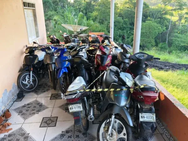 Após denúncia, PF apreende mais de 20 motos da Bolívia em colônia 