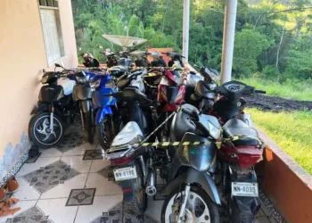 Após denúncia, PF apreende mais de 20 motos da Bolívia em colônia 