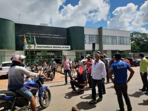 “Queremos nossas terras”, gritam trabalhadores durante protesto em frente ao Incra