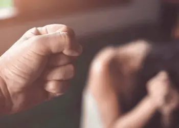 Comissão altera Lei Maria da Penha e revogação da prisão de agressores pode ficar mais difícil