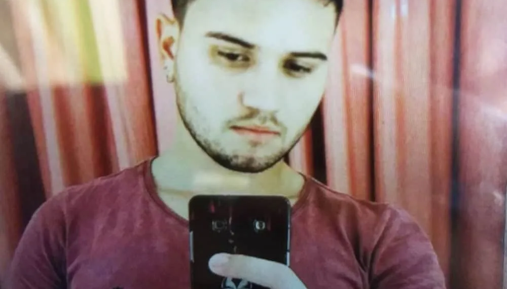Jovem morre em acidente ao bater moto em ônibus ao lado de Pronto-Socorro em Rio Branco