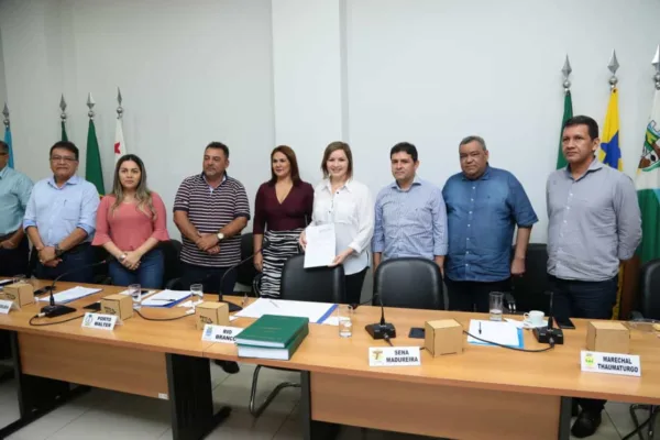 Governo firma termo de cooperação garantindo assistência em elaboração de projetos junto às prefeituras