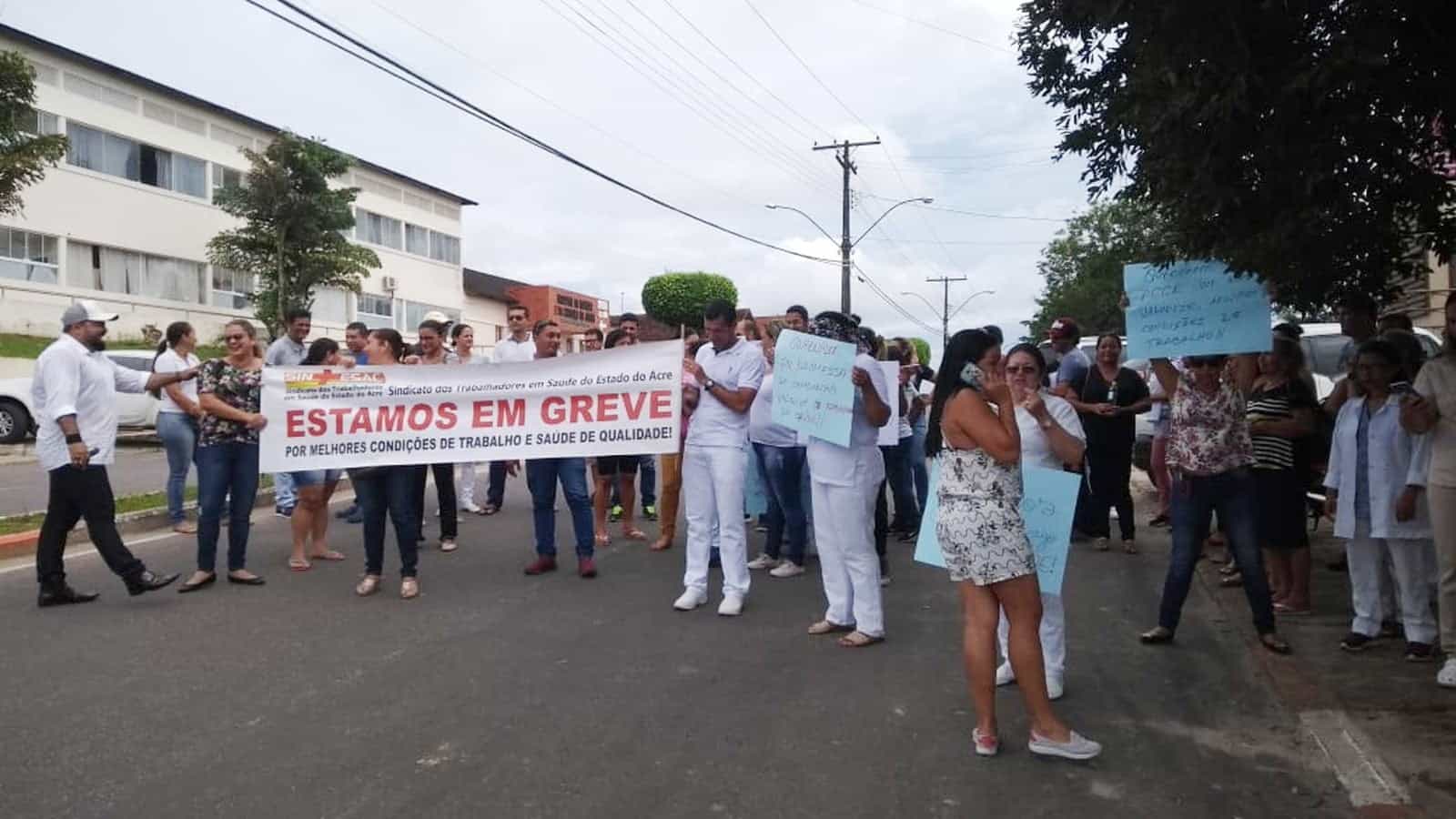 Mais de 50 servidores protestam - Foto Mazinho Rogério G1 AC